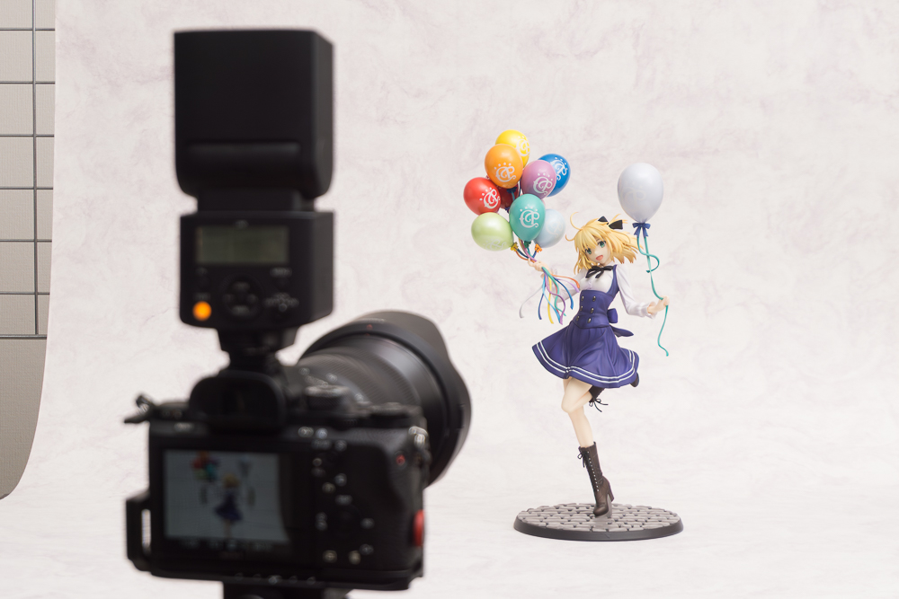 カメラにストロボを装着